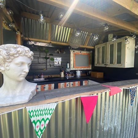 Hotel Secret Garden Glamping à Lymington Extérieur photo