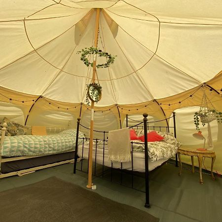 Hotel Secret Garden Glamping à Lymington Extérieur photo