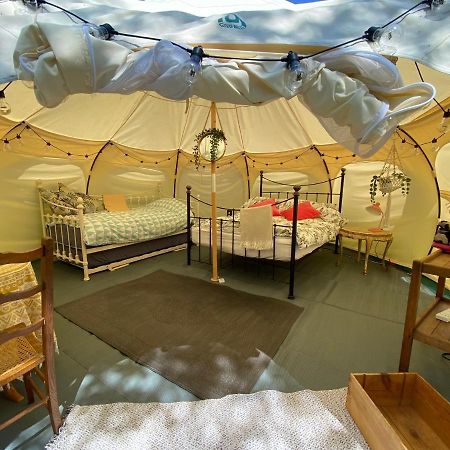 Hotel Secret Garden Glamping à Lymington Extérieur photo