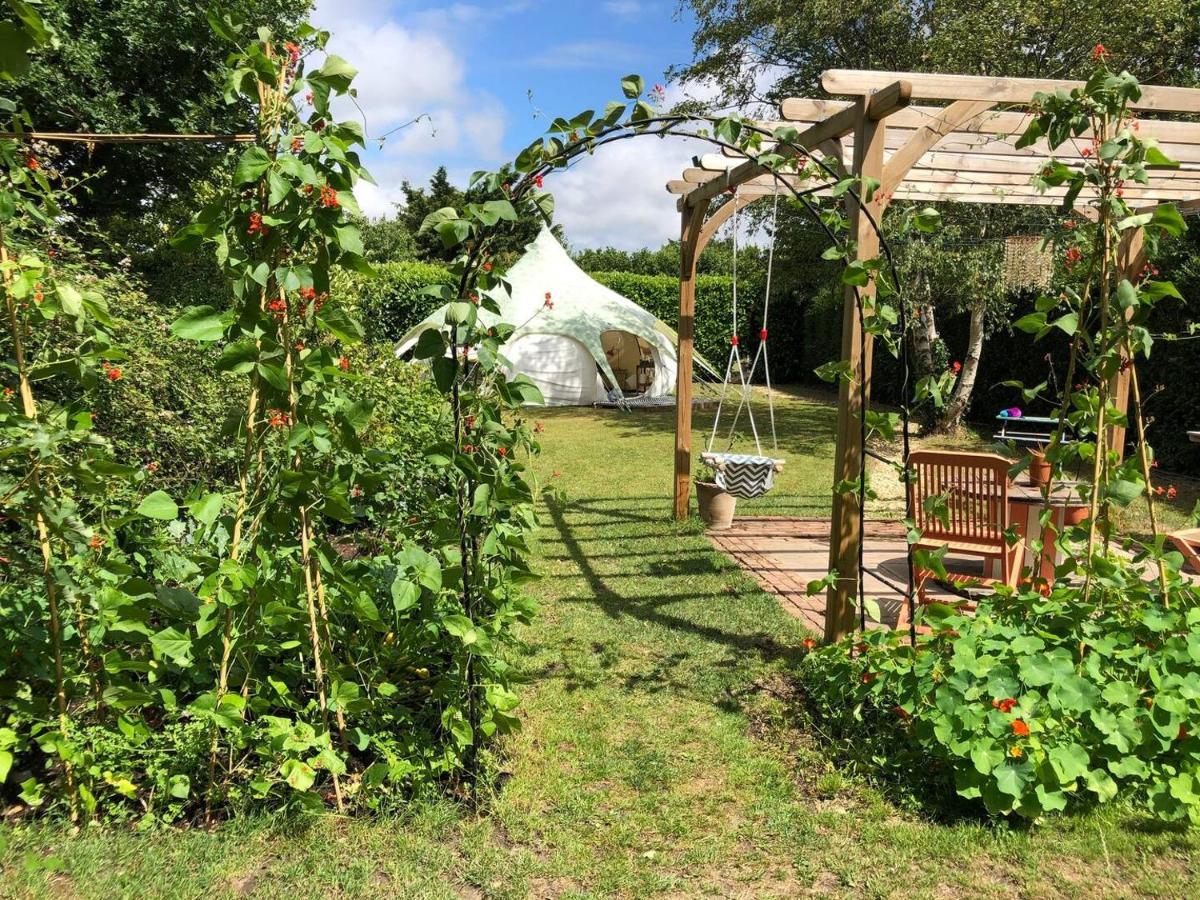 Hotel Secret Garden Glamping à Lymington Extérieur photo