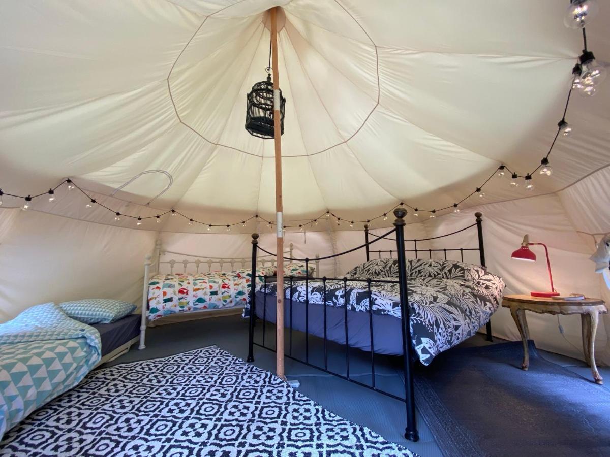 Hotel Secret Garden Glamping à Lymington Extérieur photo