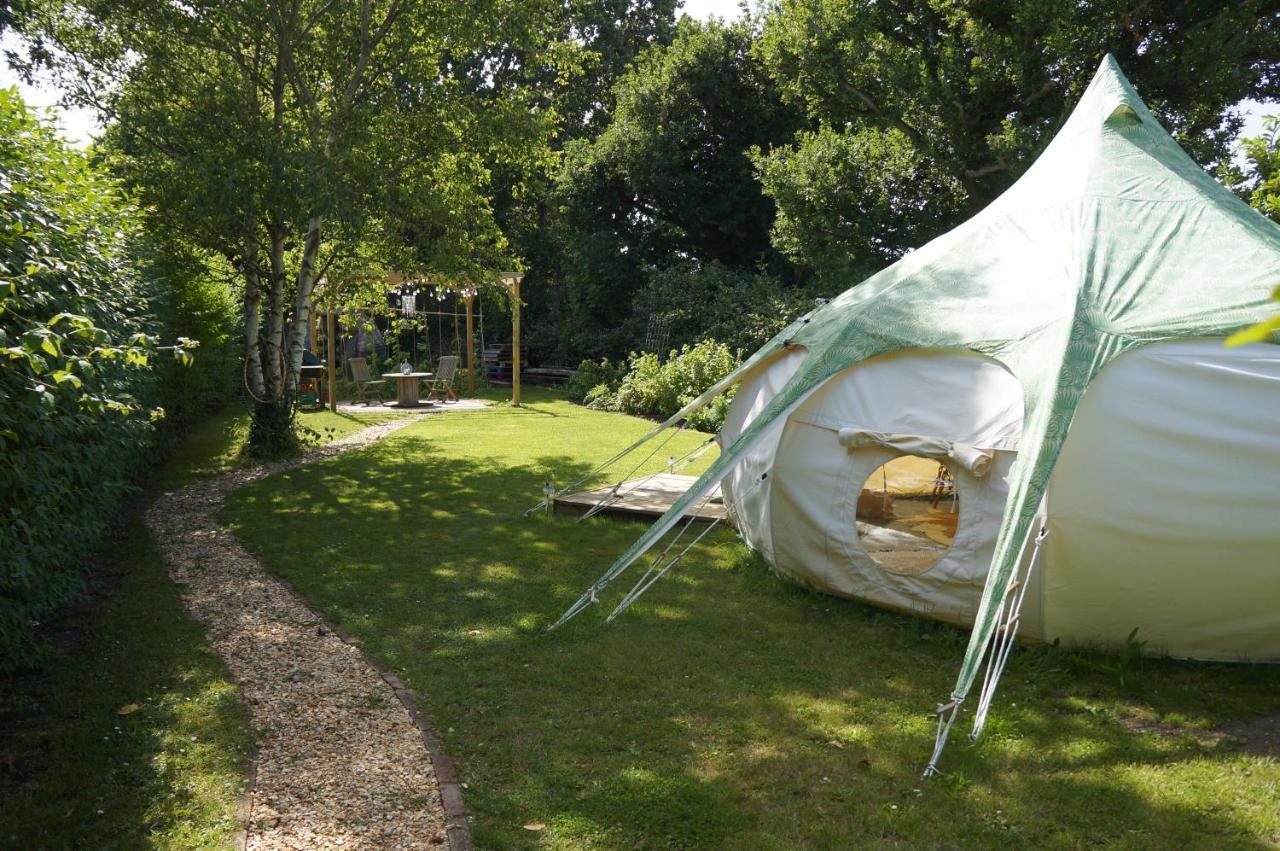 Hotel Secret Garden Glamping à Lymington Extérieur photo