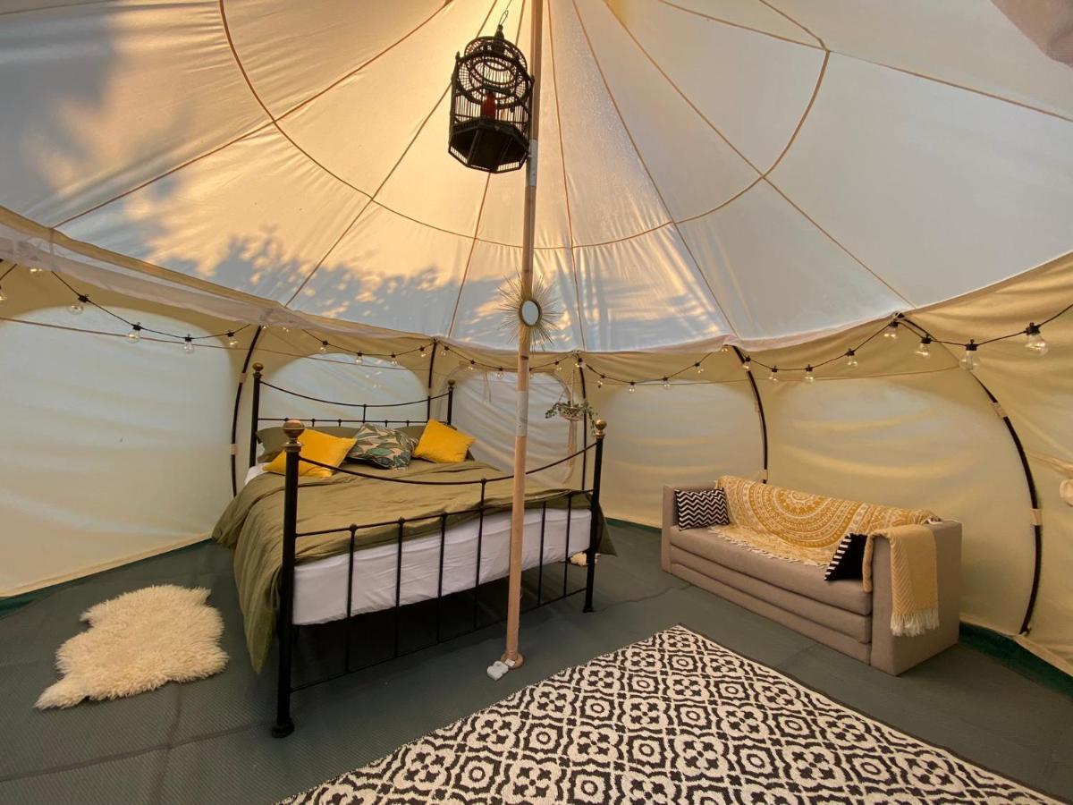 Hotel Secret Garden Glamping à Lymington Extérieur photo