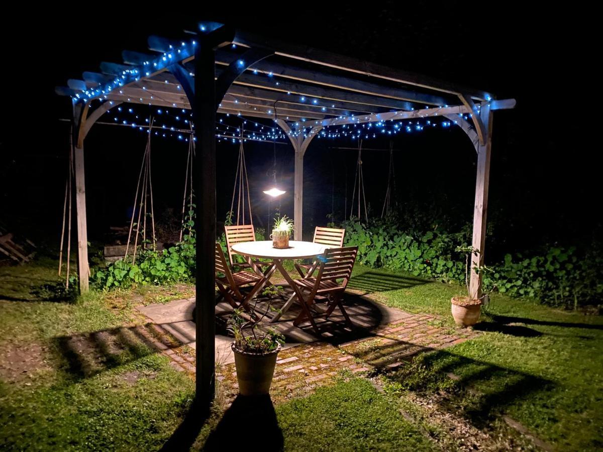 Hotel Secret Garden Glamping à Lymington Extérieur photo