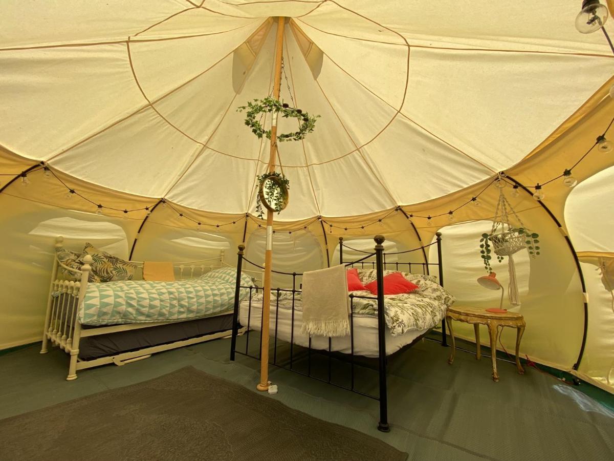 Hotel Secret Garden Glamping à Lymington Extérieur photo